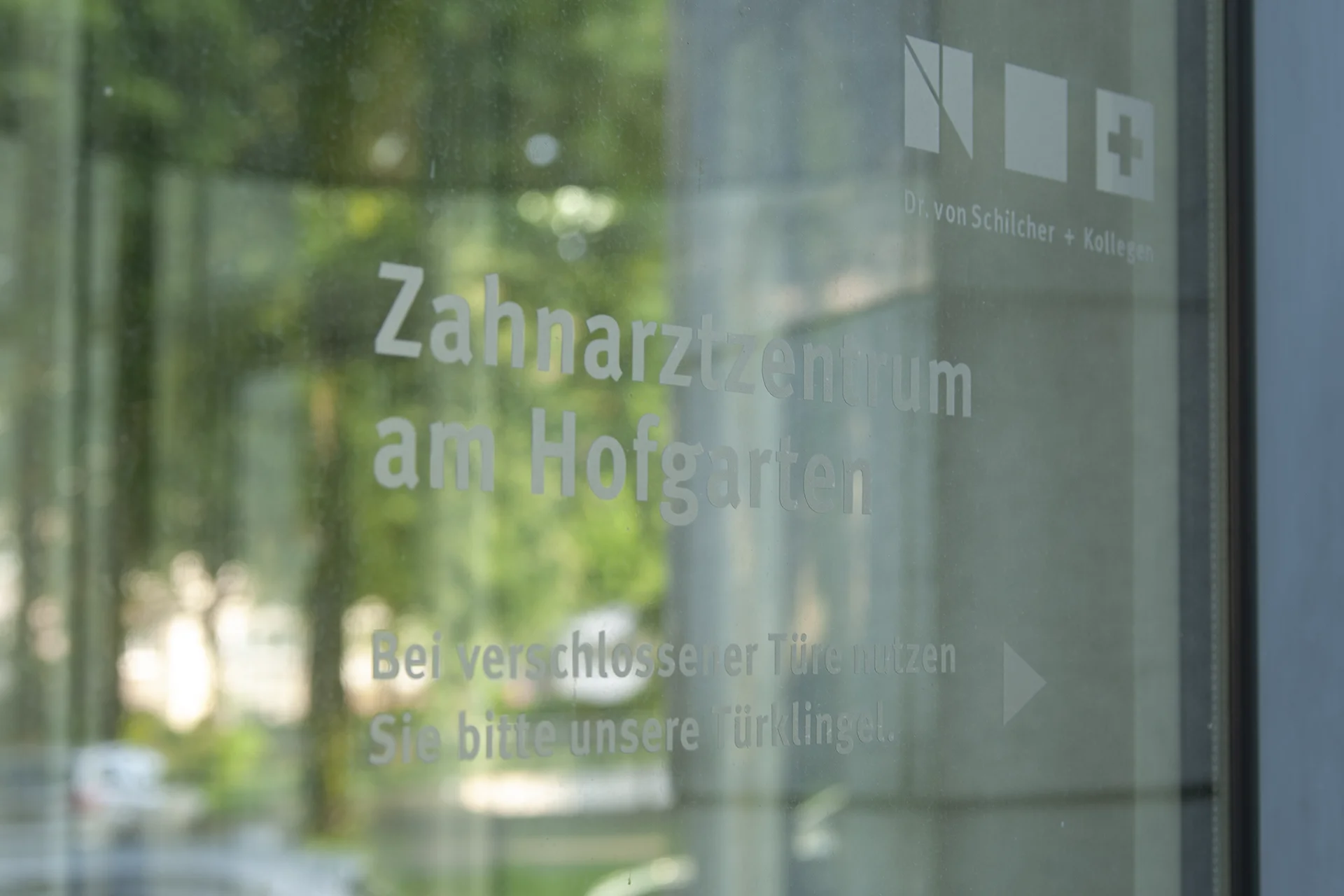 Gestaltung des Eingangsbereichs des Zahnarztzentrum am Hofgarten