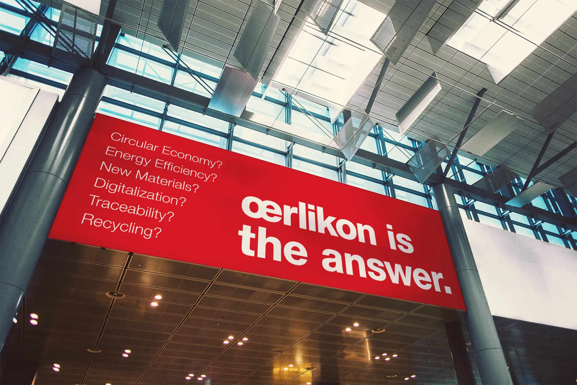 Großformatiger Druck der Kampagne Oerlikon ist die Antwort in einer Ausstellungshalle