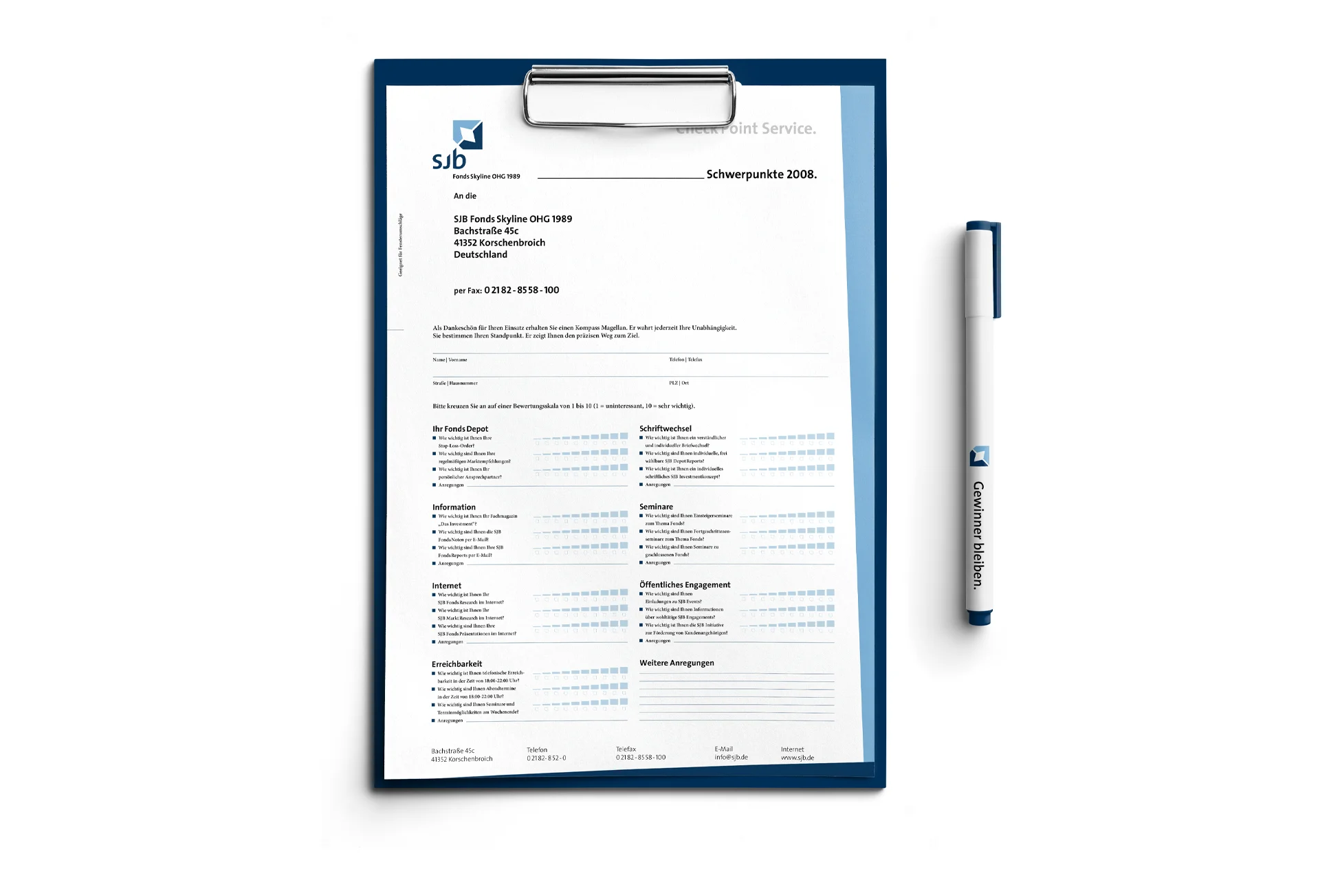 Fragebogen auf einem Klemmbrett Kugelschreiber